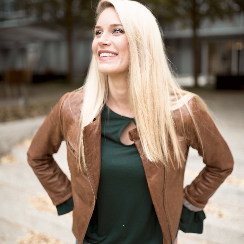 Long Sleeve Blouse with flattering Neckhole